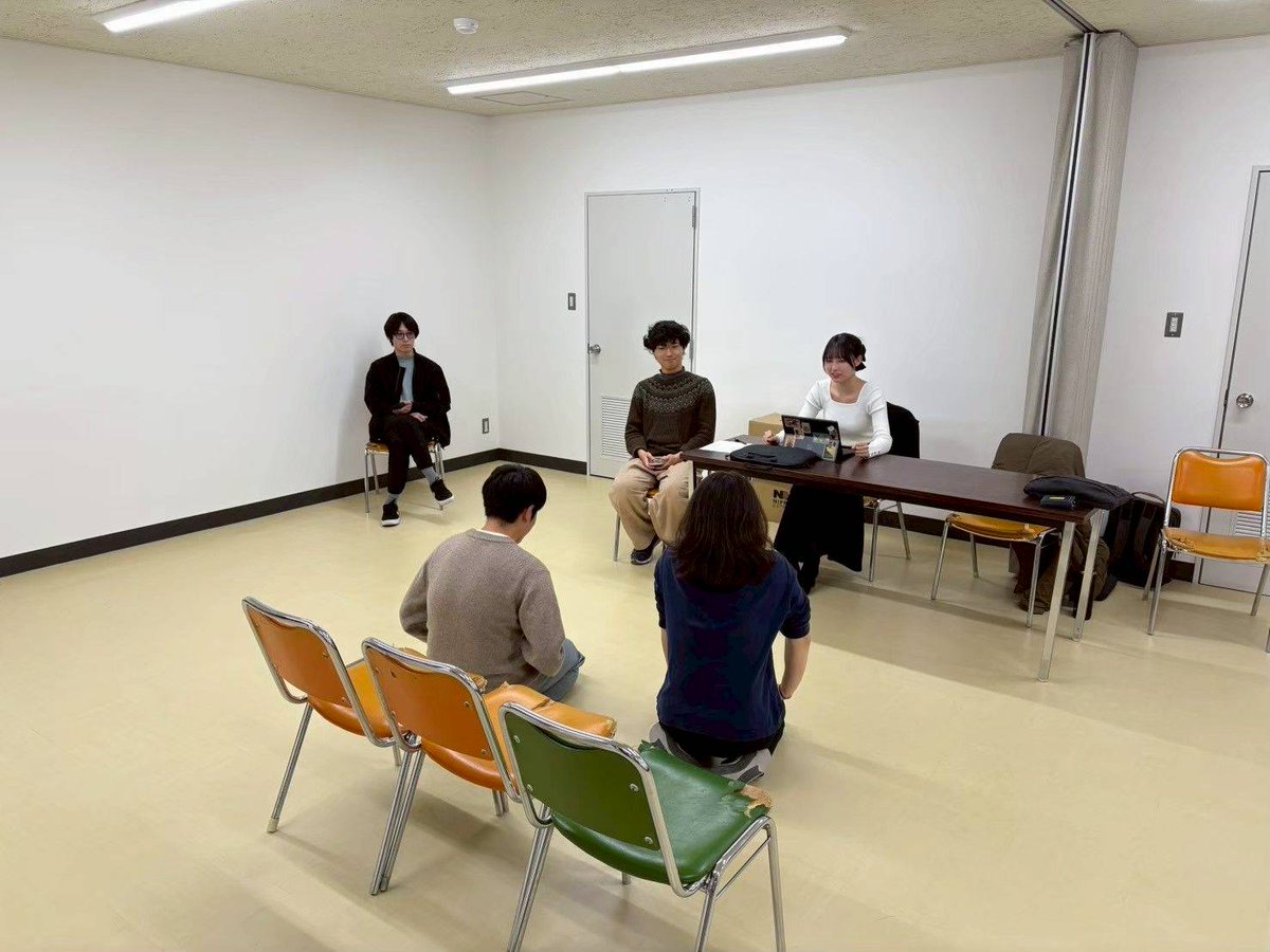 【 部署紹介⑧ 】

演出部

今回、４年間最後の公演ということで計19人の役者と共に頑張っています！とても上質な公演になっていますので、是非お越し下さい♪

#劇団404 #ヒロゲキ #演劇 #広島