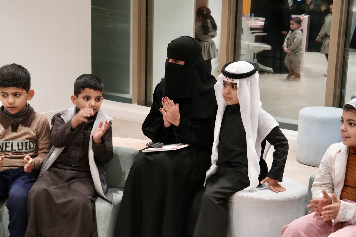 نظّمت إدارة #تعليم_الجوف بالتعاون مع بيت الثقافة بمدينة سكاكا، برنامج “بقيمنا نرتقي.. بأطفالنا نسمو”، بهدف تعزيز القيم التربوية والأخلاقية لدى الأطفال، واستثمار أجواء شهر رمضان المبارك في تنمية السلوكيات الإيجابية التي تجسد معاني الصبر والاحترام والتعاون والعطاء والانضباط، بما