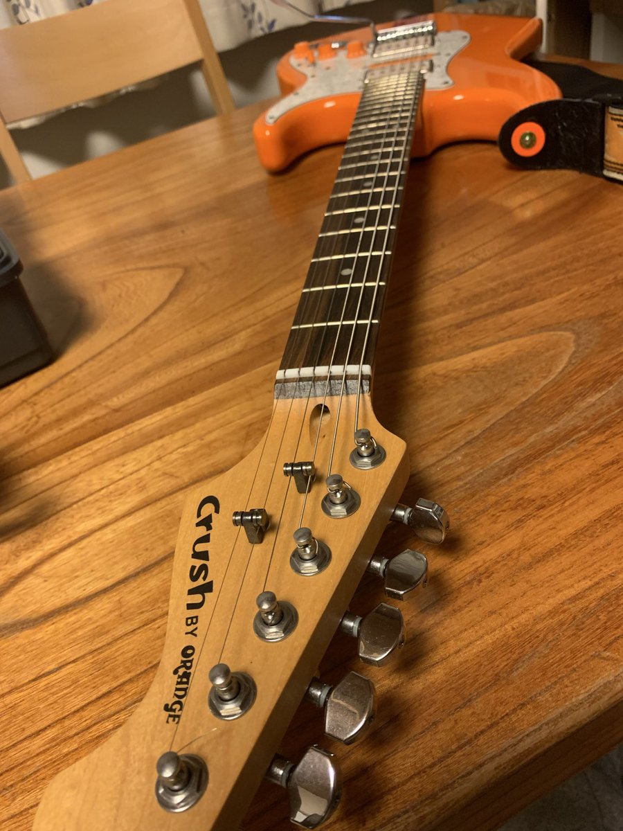 Orangeのギターにこの組み合わせをで取り付けることで「Orangeのギター