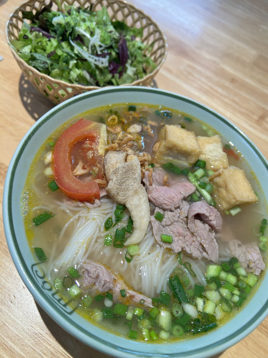 idekazuhiro's tweet photo. かなりトマトなbún riêuブンリウでした。
マムトムを足して完璧な味に。 https://t.co/zHNoQ2lhG9