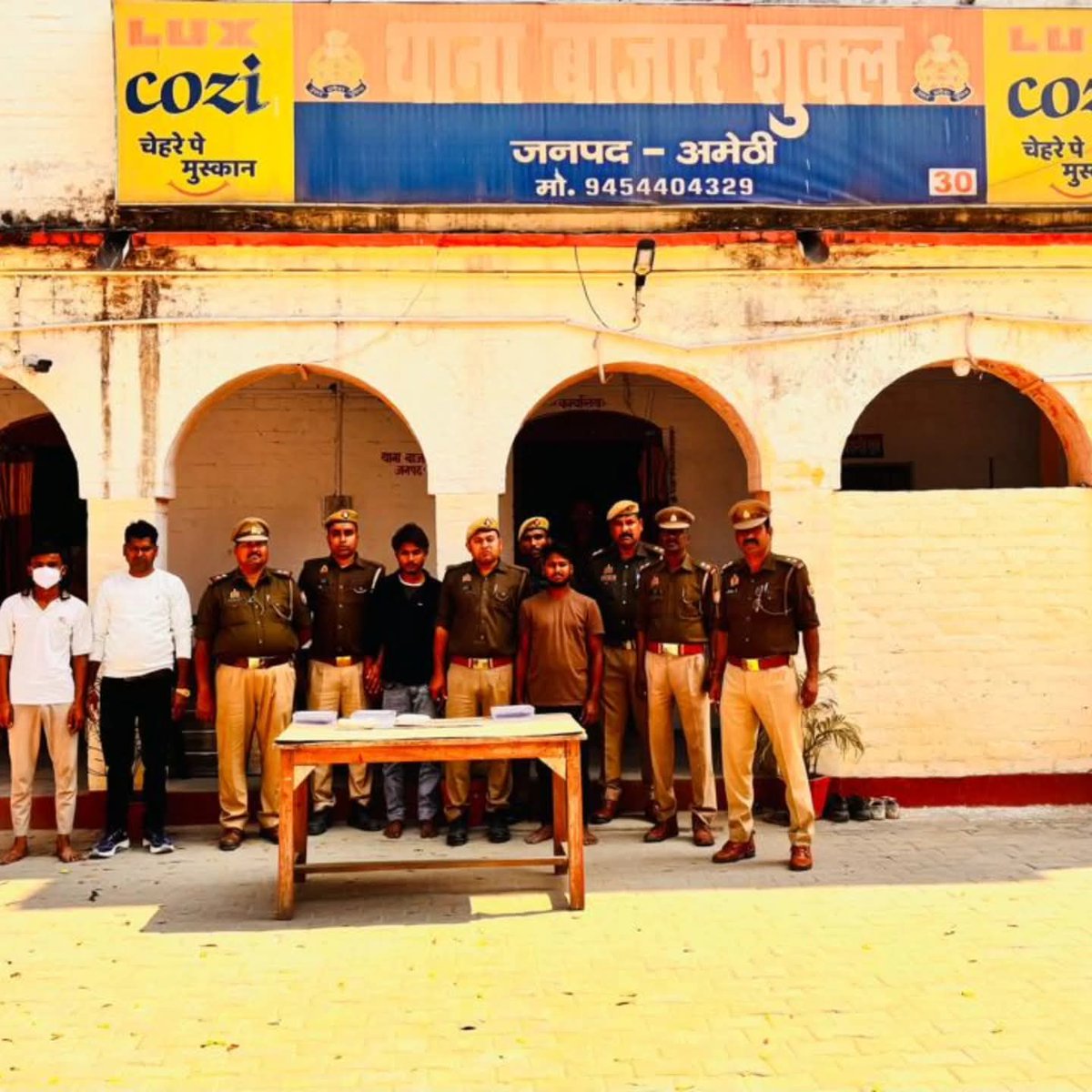 #अमेठी  बाजार शुक्ल पुलिस की सक्रियता के चलते 24 घंटे के अंदर हत्या का हुआ खुलासा, अपराधी अभियुक्तों को भेजा गया जेल। <a href="/amethipolice/">AMETHI POLICE</a> <a href="/Uppolice/">UP POLICE</a>