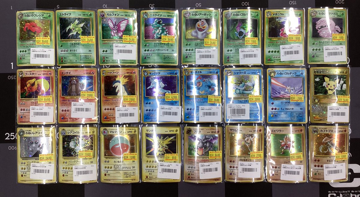 ポケモンカード販売情報】 ポケカ旧裏ショーケースにたくさん展開して