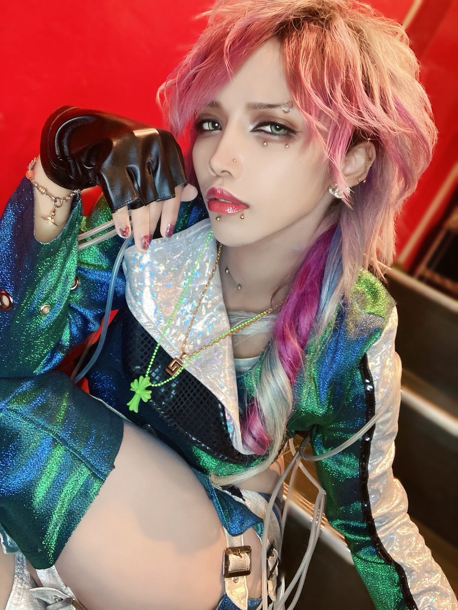 待ち焦がれてやっとまた逢えたのにもう寂しいよ。 今夜も愛してくれる