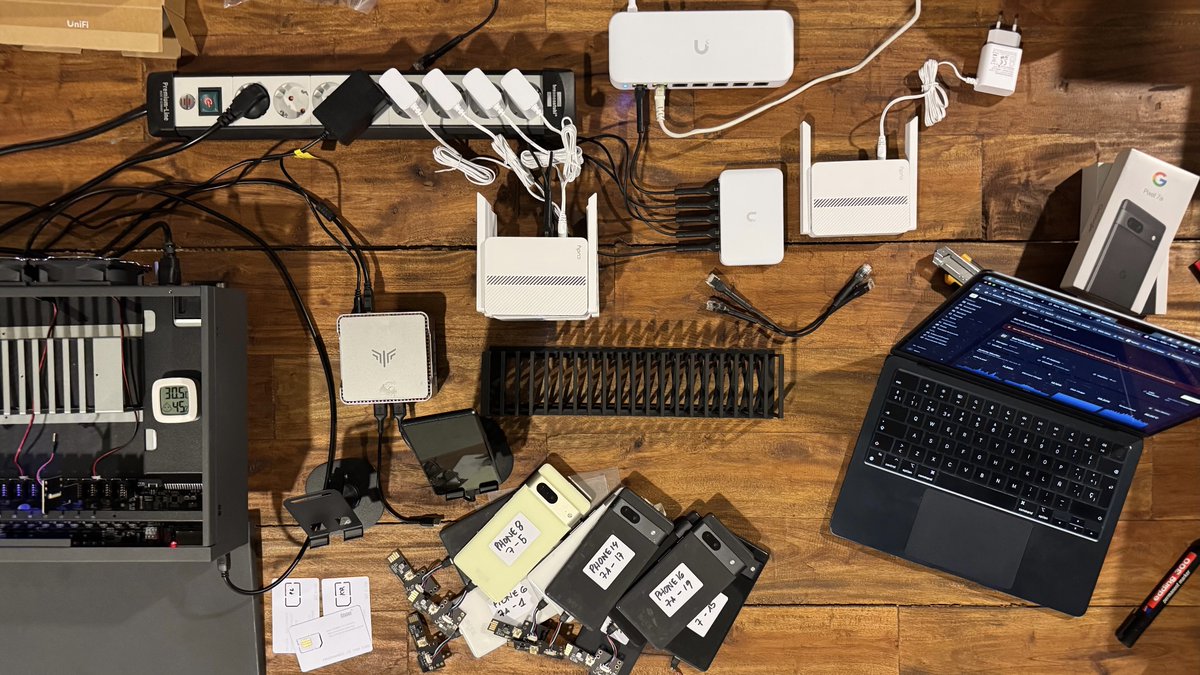 ipalaus's tweet photo. PitasGrid testbench, August 2025

this is where it started 🟩 https://t.co/EAikLnY29C