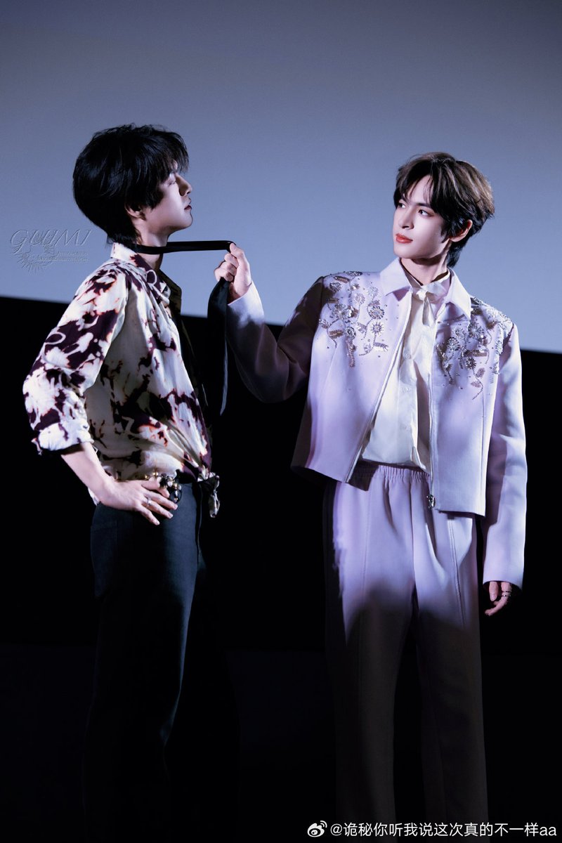 everytime i remember that ppl were protesting abt their not-so-matching outfits here, i'll always chuckle. cuz it reminds me of that one tweet abt the beautiful princess and just a guy who eats rock.