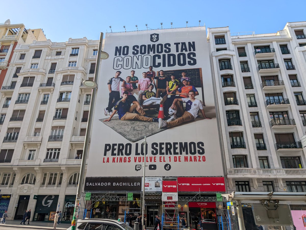💣 La pancarta de la Kings League de Piqué, en plena Gran Vía de Madrid 

🤯 “No somos tan cono-cidos, pero lo seremos”

👀 ¿Qué te parece el mensaje?

📷 <a href="/jsegu3/">Jairo Segurola Cano</a> 

📻 #PartidazoCOPE