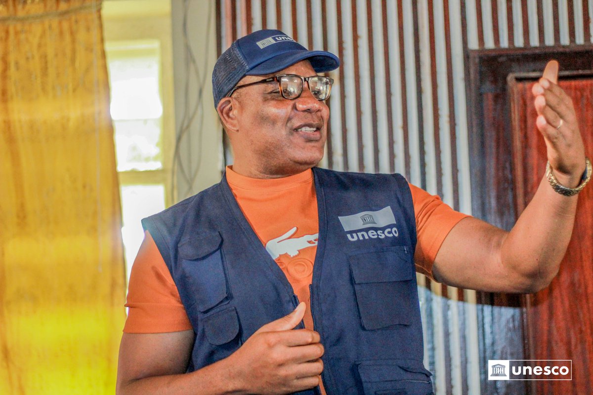 UNESCOKinshasa's tweet photo. 📍 Vers une gouvernance au service du #climat et de la #biodiversité : l’#UNESCO redynamise le Comité de pilotage MAB

✅L’#UNESCO a appuyé un atelier ce 23 février sur la relance du Comité de pilotage MAB de la Réserve de biosphère de Yangambi #COPIL_MAB.
✅Plus d’une trentaine de participants, représentants institutionnels, scientifiques, techniques ainsi que les autorités communautaires des secteurs #Turumbu et #Bamanga ont pris part aux travaux tenus à l’#INERA site de Yangambi.
✅Les travaux ont permis de :

👉 Dresser un bilan actualisé de la mise en œuvre de la feuille de route du COPIL-MAB ;
👉 Analyser les défis opérationnels rencontrés ;
👉 Définir des orientations stratégiques concertées afin de renforcer la gouvernance, la coordination et l’efficacité des interventions au sein de la Réserve de biosphère de #Yangambi.

✅ Cet atelier marque une étape déterminante dans la consolidation d’une #gouvernance participative et inclusive de la Réserve, tout en renforçant la synergie entre les acteurs engagés en faveur du climat, de la biodiversité et du #développementdurable.

#UNESCO #RDC #Yangambi #MAB
#Biodiversité #Climat #Gouvernance
#DéveloppementDurable