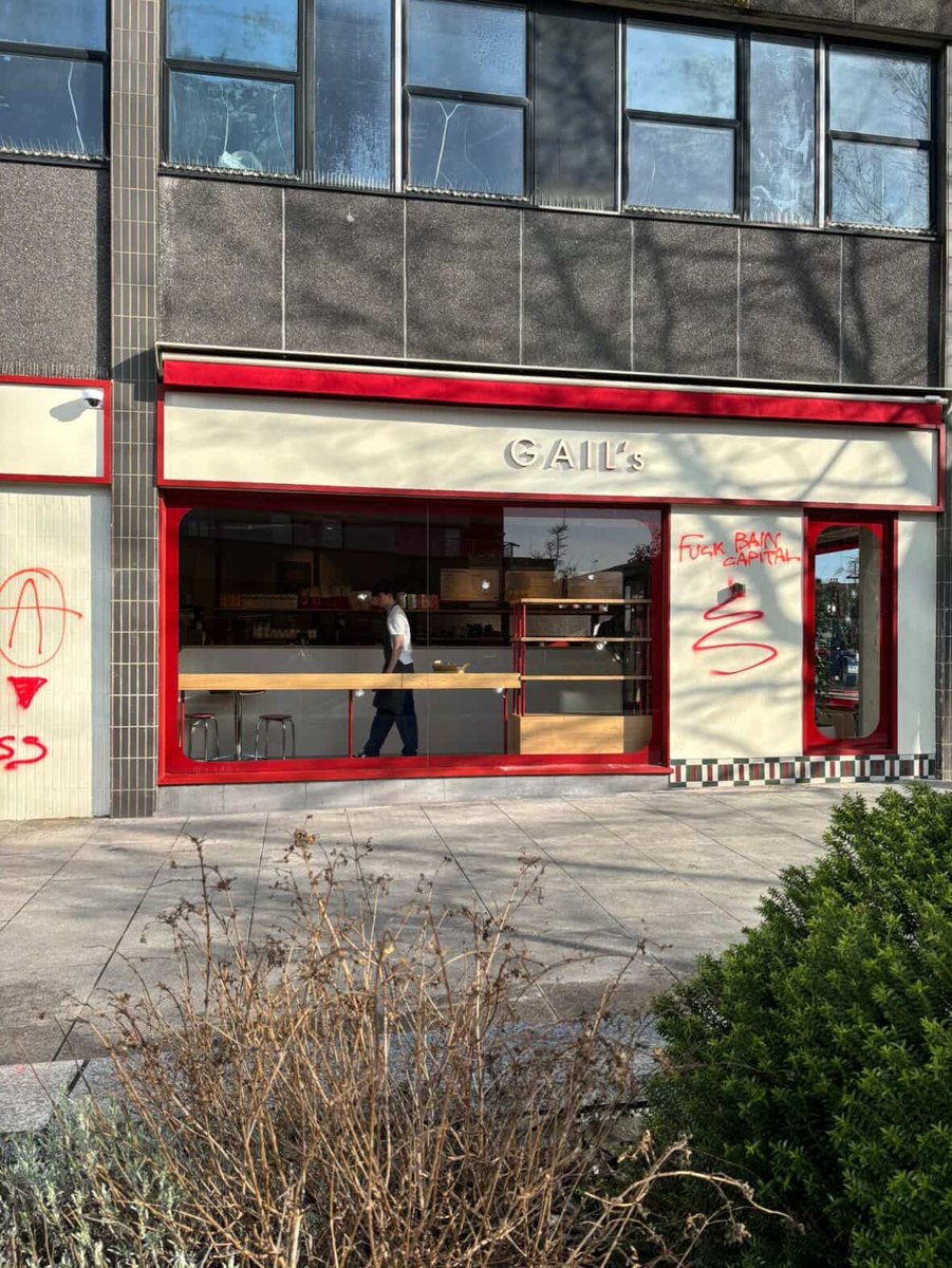 HenMazzig's tweet photo. London’s favorite bakery is under siege, and the reason is as nonsensical as the violence.

Gail’s is facing nonstop vandalism and intimidation from anti-Israel mobs. Their "justification" is founder's heritage.

Here is what the mob won't tell you:
1. The Jewish founder sold the company in 2021.
2. It is owned by American venture capitalists (Bain).
3. The only people being hurt are the local staff and the Londoners who just want a coffee.

When "activism" turns into the targeted terrorizing of a business based on the identity of a former owner, it’s not a protest. 

It’s a hate campaign.