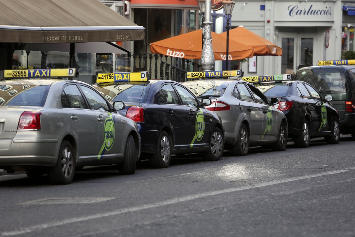 VFIpubs's tweet photo. 4 in 10 consumers struggled to get a taxi.🚖

Independent research now backs what businesses have experienced for years.

It’s time for structured reform.

👇
https://t.co/FfvUBSeAKy

#Hospitality #TransportPolicy #VFI https://t.co/DjN3ZjAza3
