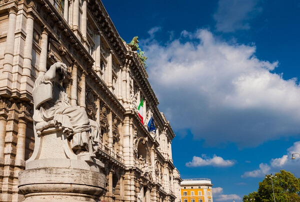 altalex's tweet photo. ⚖️ Cassazione penale, sentenza n. 6092/2026
Il giudice può impedire il controesame del testimone che renda dichiarazioni autoindizianti?
👉 Leggi l'articolo completo: https://t.co/x0nnNcIglJ
#Altalex #WoltersKluwerItalia #ilQG #QuotidianoGiuridico #Testimoni #Controesame https://t.co/GNGBHJ1Hif