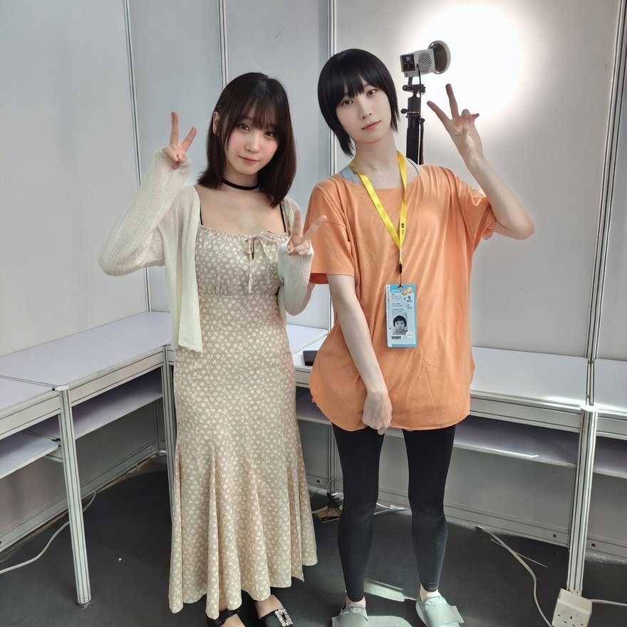Innko_Chan's tweet photo. 笑死, 這張照是早幾年在工作時跟伊織萌拍的
那時給大會的工作證照片跟當時的樣子根本就兩個人來www

#偽娘 #男の娘 https://t.co/Erg8DWv0qj