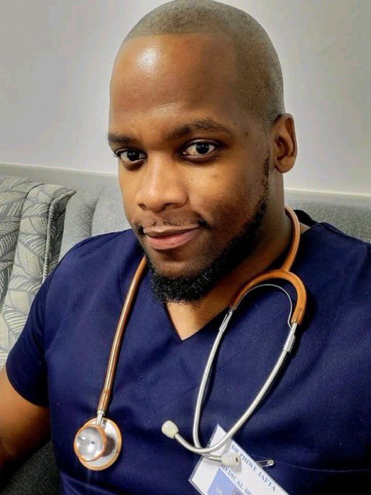 Man’s NOT Barry Roux tweet media