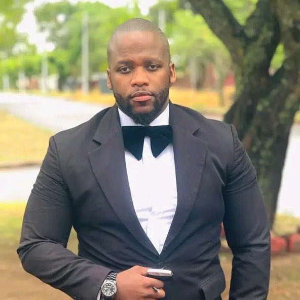 Man’s NOT Barry Roux tweet media