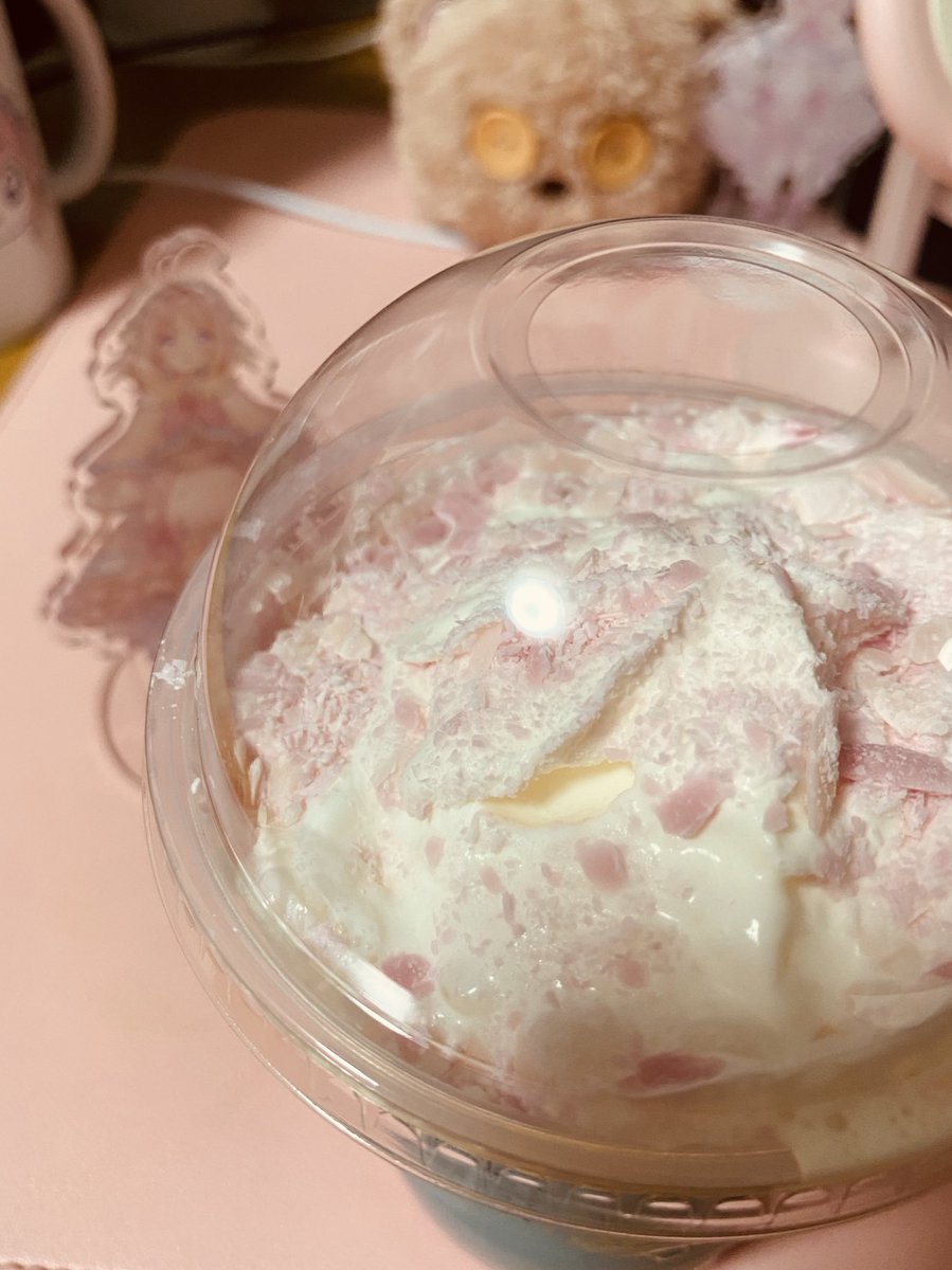 桜 咲くよ 白桃 フラペチーノ🍑🌸 うぅん〜幸せの味がする(*´˘`*)♡