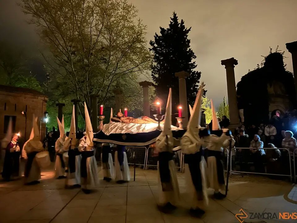 La Hermandad de Jesús Yacente inicia la Cuaresma con el traslado del Cristo este miércoles
zamoranews.com/articulo/seman…