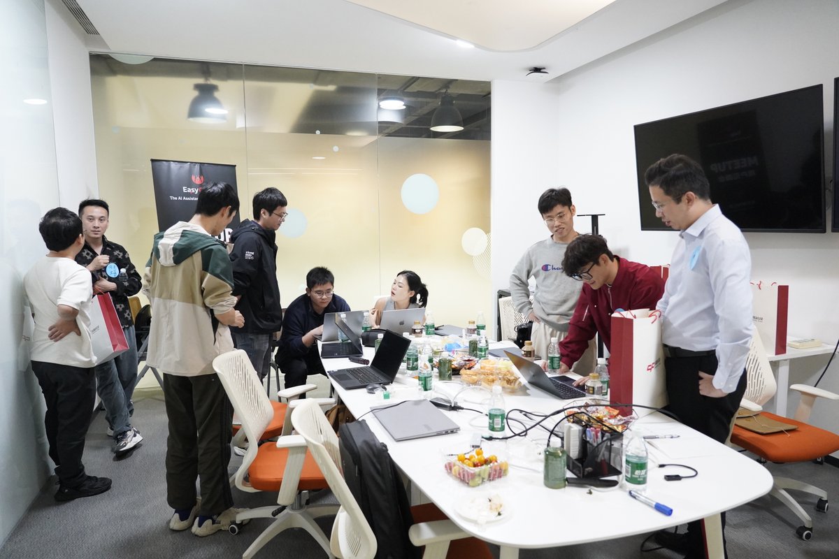 CasyMma's tweet photo. 一直觉得，代码和产品的背后，最动人的是每一个鲜活的用户，大家的身影

今天Easyclaw 迎来了第一次“面基”的伙伴们。听到了大家很多真实的使用场景，也感受到了对我们的期待。

谢谢大家开年第一个工作日前来，感恩这份双向奔赴。我们会继续努力💪

期待和大家共创一个个真有用/便宜的工作流 https://t.co/q7LBQWaL9E