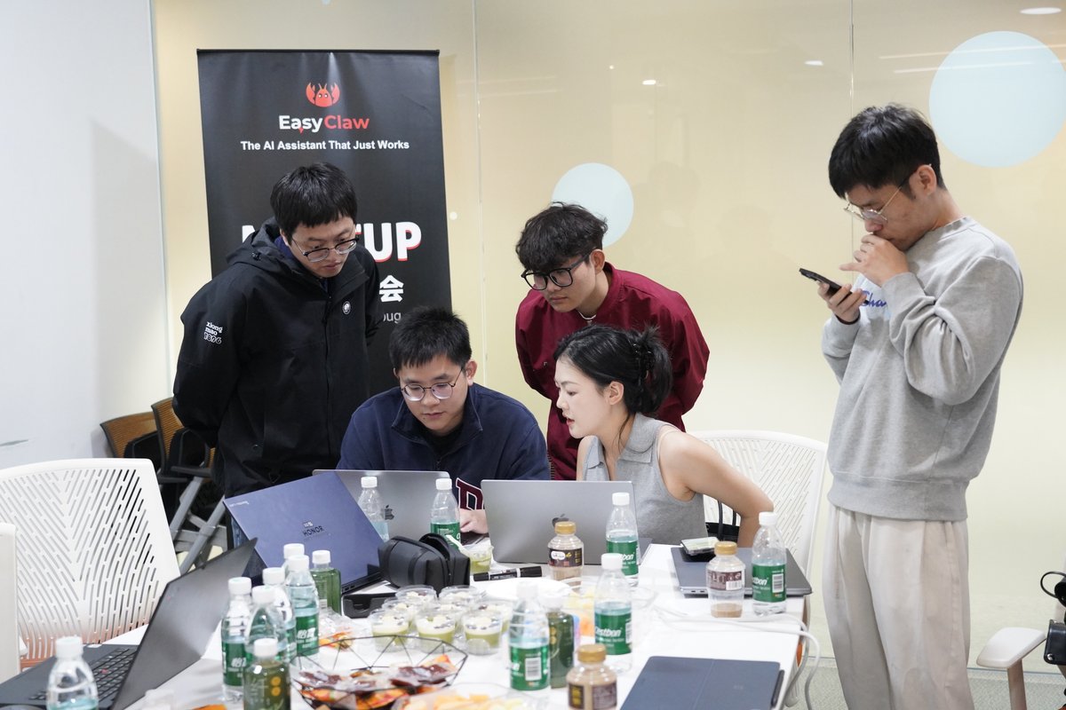 CasyMma's tweet photo. 一直觉得，代码和产品的背后，最动人的是每一个鲜活的用户，大家的身影

今天Easyclaw 迎来了第一次“面基”的伙伴们。听到了大家很多真实的使用场景，也感受到了对我们的期待。

谢谢大家开年第一个工作日前来，感恩这份双向奔赴。我们会继续努力💪

期待和大家共创一个个真有用/便宜的工作流 https://t.co/q7LBQWaL9E