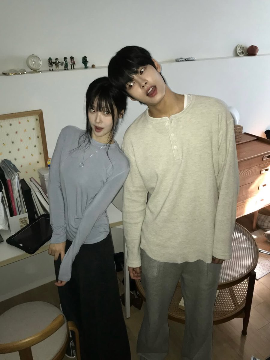 isngwni's tweet photo. yoonho shared a photo with heejin 🥺💗 so cute #박윤호 https://t.co/PjCldjp32G