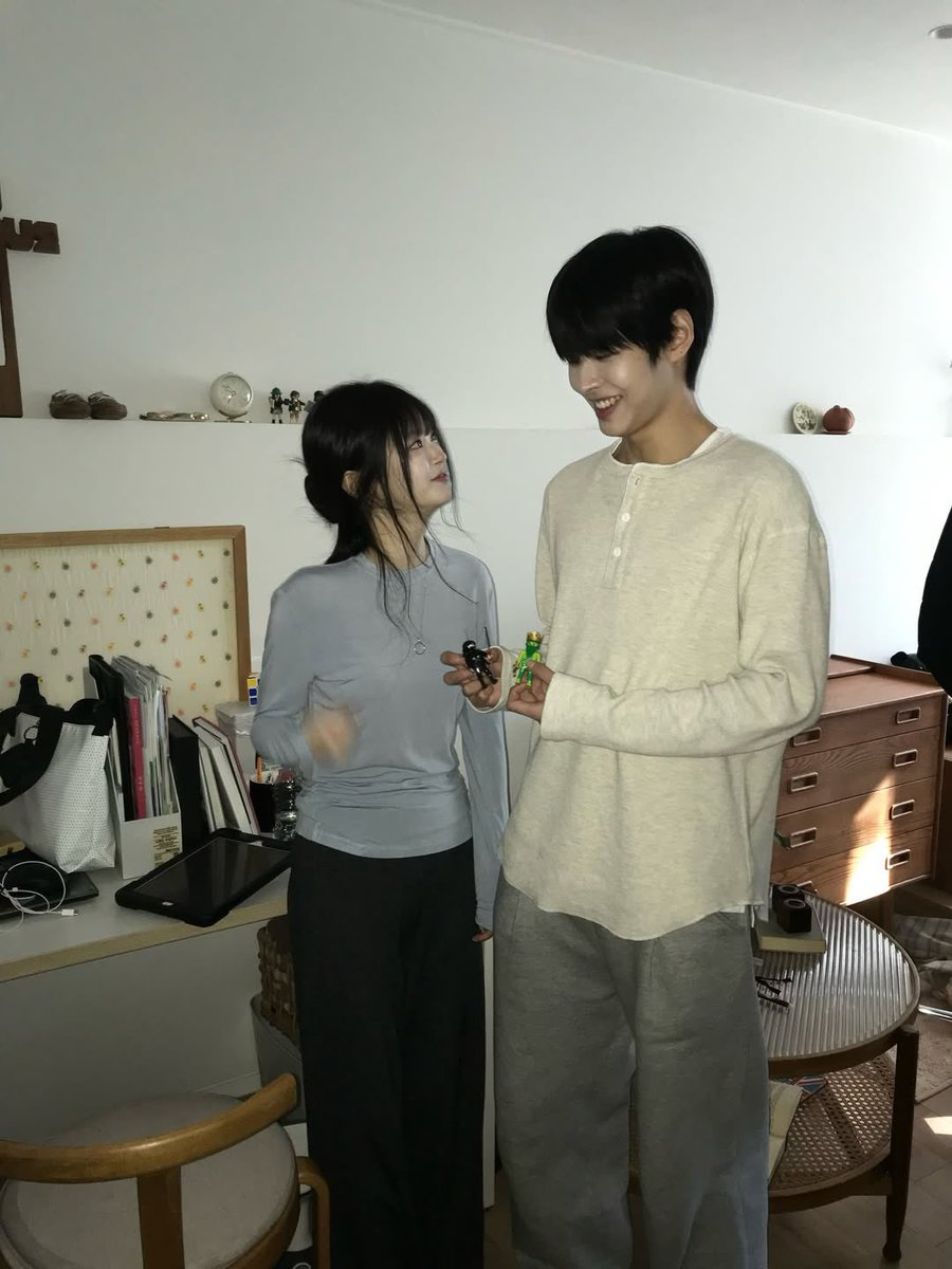 isngwni's tweet photo. yoonho shared a photo with heejin 🥺💗 so cute #박윤호 https://t.co/PjCldjp32G
