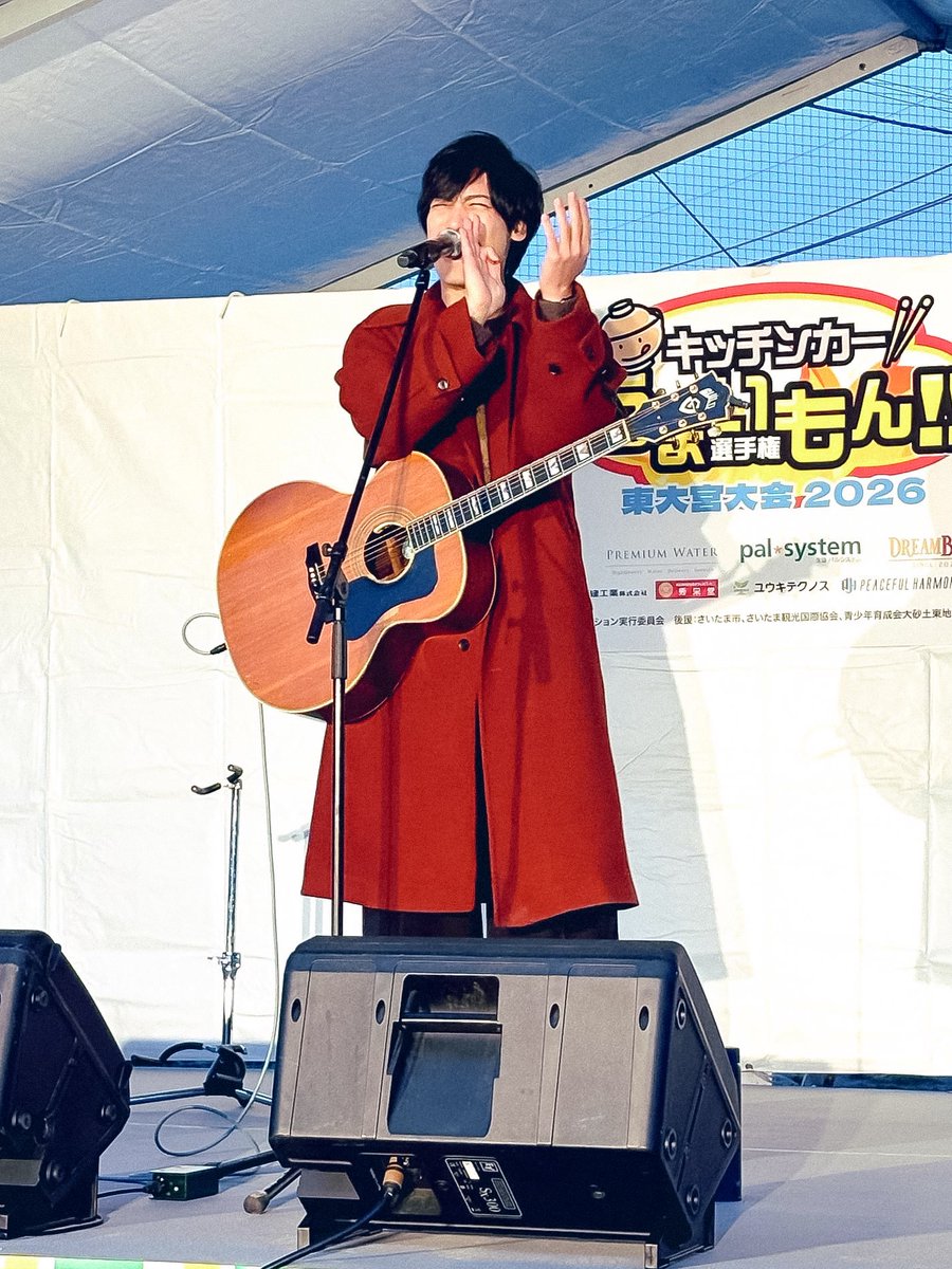 kunita0711's tweet photo. キッチンカーうまいもん選手権in東大宮大会！
＠東大宮中央公園 (2026.2.20)
ありがとうございました！

昨年の那須ぶりの出演となったキッチンカーうまいもん選手権！
4日間開催の初日ステージで歌わせていただきました🍴
いつも行っている松実高等学園が近くにあって不思議な感じの東大宮！
やっぱり埼玉県固有の空気感ってあるんだよなぁ🤔(埼玉県出身)

メインステージとサブステージでは雰囲気を変えたセトリを🎤
キッチンカーでは人生初ハットグとチーズステーキサンドをいただきました🌭
どちらも美味しかったーーー🤤
埼玉で歌えてうまいもんも食べられて幸せな一日でしたわーい！

-SET LIST-
<1st STAGE>
1.僕はシンガーソングライター
2.身体に悪いもの
3.君だった
4.あるものねだり

<2nd STAGE>
1.セブンデイズアウイーク
2.幸せの花 (幸手市健康ダンスソング)
3.もっとそばで
4.お前のものは俺のもの、俺のものはお前のもの
