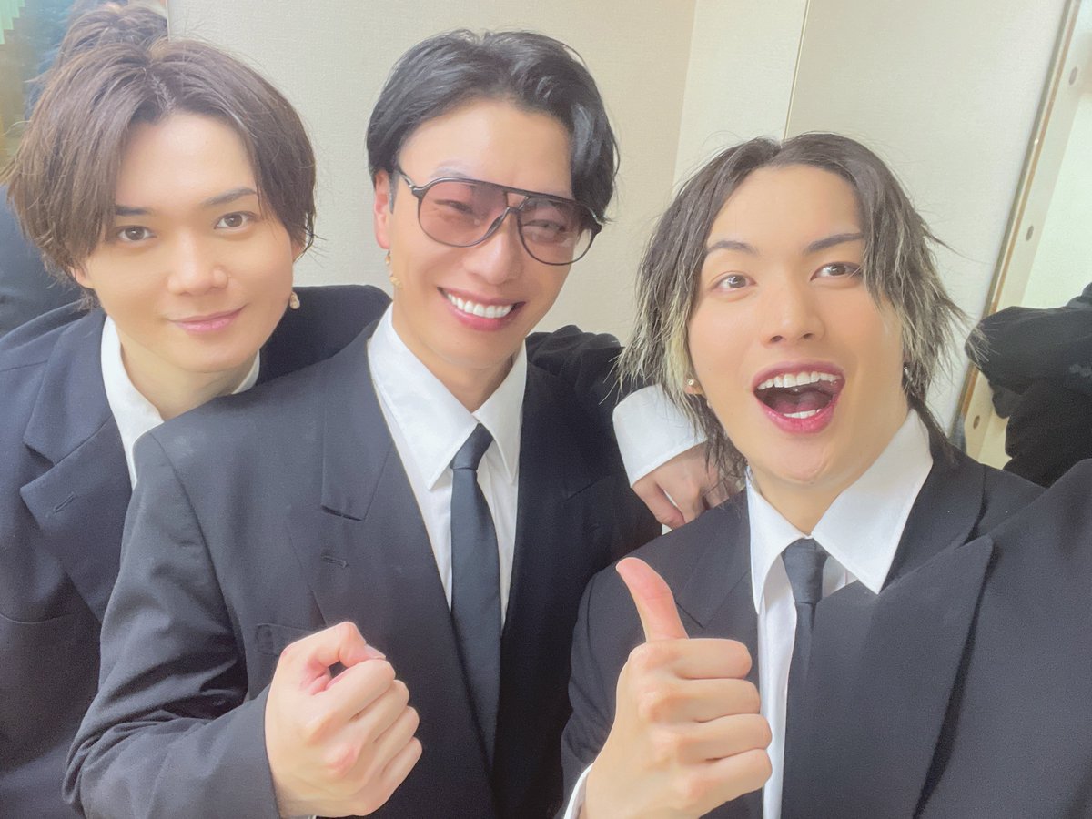 rjpmission's tweet photo. 舞台『Showとコント』
千秋楽を無事に終了しました🌻

最高に素敵なメンバーに出会えた。
そして毎日沢山の笑顔を送ってくれた皆様のおかげで満開のひまわり畑に包まれて今日を迎える事ができました🌻

本当にありがとうございました！！ https://t.co/XvSkh2Z38f