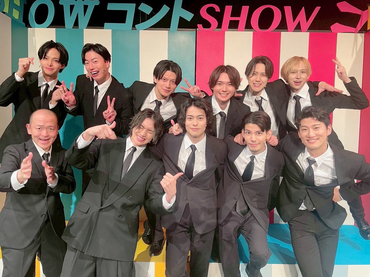 rjpmission's tweet photo. 舞台『Showとコント』
千秋楽を無事に終了しました🌻

最高に素敵なメンバーに出会えた。
そして毎日沢山の笑顔を送ってくれた皆様のおかげで満開のひまわり畑に包まれて今日を迎える事ができました🌻

本当にありがとうございました！！ https://t.co/XvSkh2Z38f