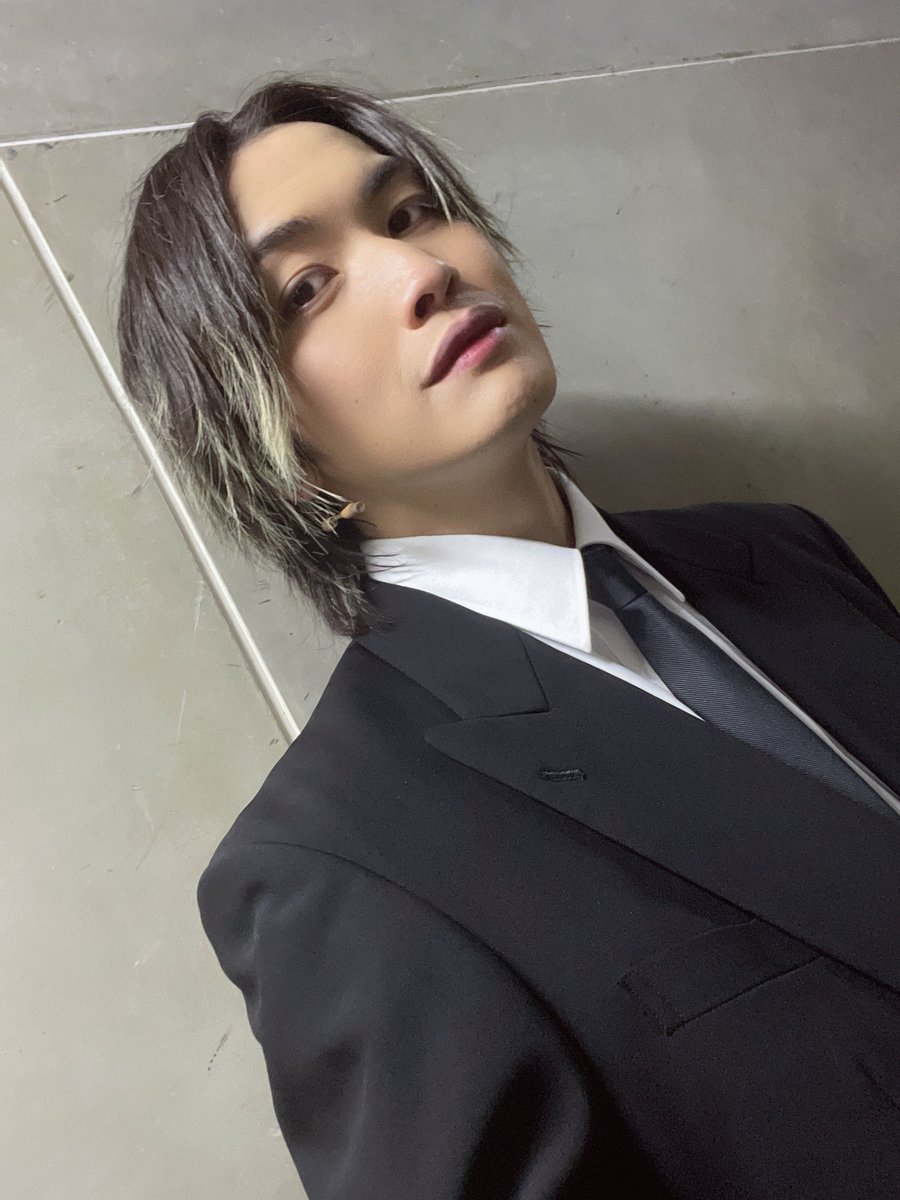 rjpmission's tweet photo. 舞台『Showとコント』
千秋楽を無事に終了しました🌻

最高に素敵なメンバーに出会えた。
そして毎日沢山の笑顔を送ってくれた皆様のおかげで満開のひまわり畑に包まれて今日を迎える事ができました🌻

本当にありがとうございました！！ https://t.co/XvSkh2Z38f