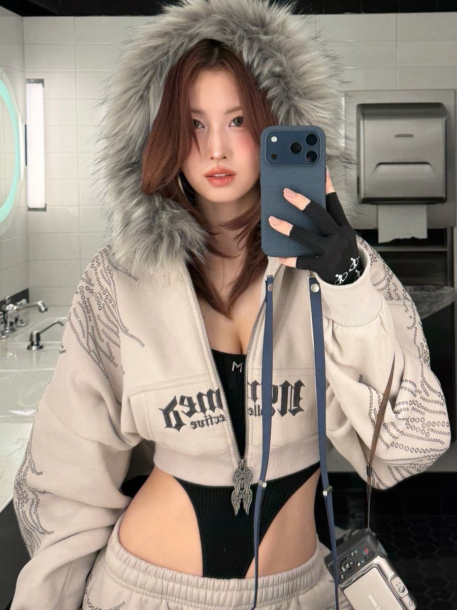 i just noticed that their iphones match… and they’re both taking equally demonic pictures with them