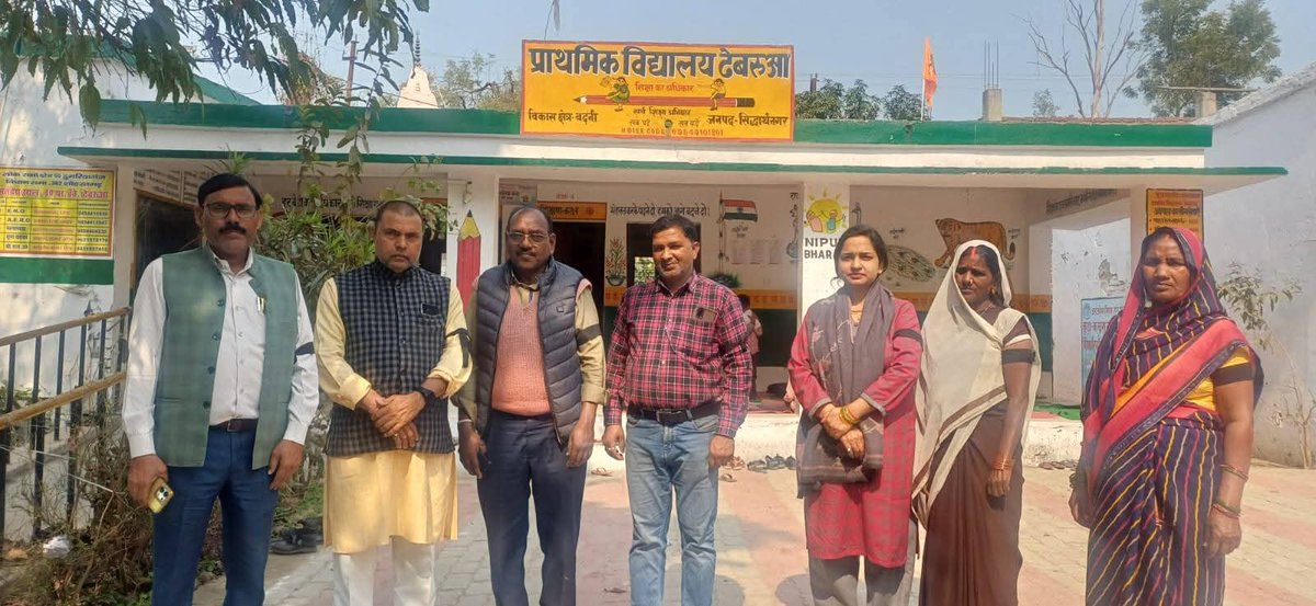 YogendraPa81714's tweet photo. #JusticeForTeachers
#NoTetBeforeRteAct
Rte लागू होने से पूर्व में नियुक्त शिक्षकों का टेट की अनिवार्यता के विरोध में काली पट्टी बाँधकर विरोध प्रदर्शन का क्रम अनवरत आज दिनांक 25 को भी जारी है..!कल सभी जिला मुख्यालयों पर धरना प्रदर्शन किया जायेगा!
TFI जिंदाबाद 💥
डॉ 0 दिनेश चन्द्र शर्मा जिंदाबाद 💥
@PMOIndia 
@dpradhanbjp 
@DrDCSHARMAUPPSS