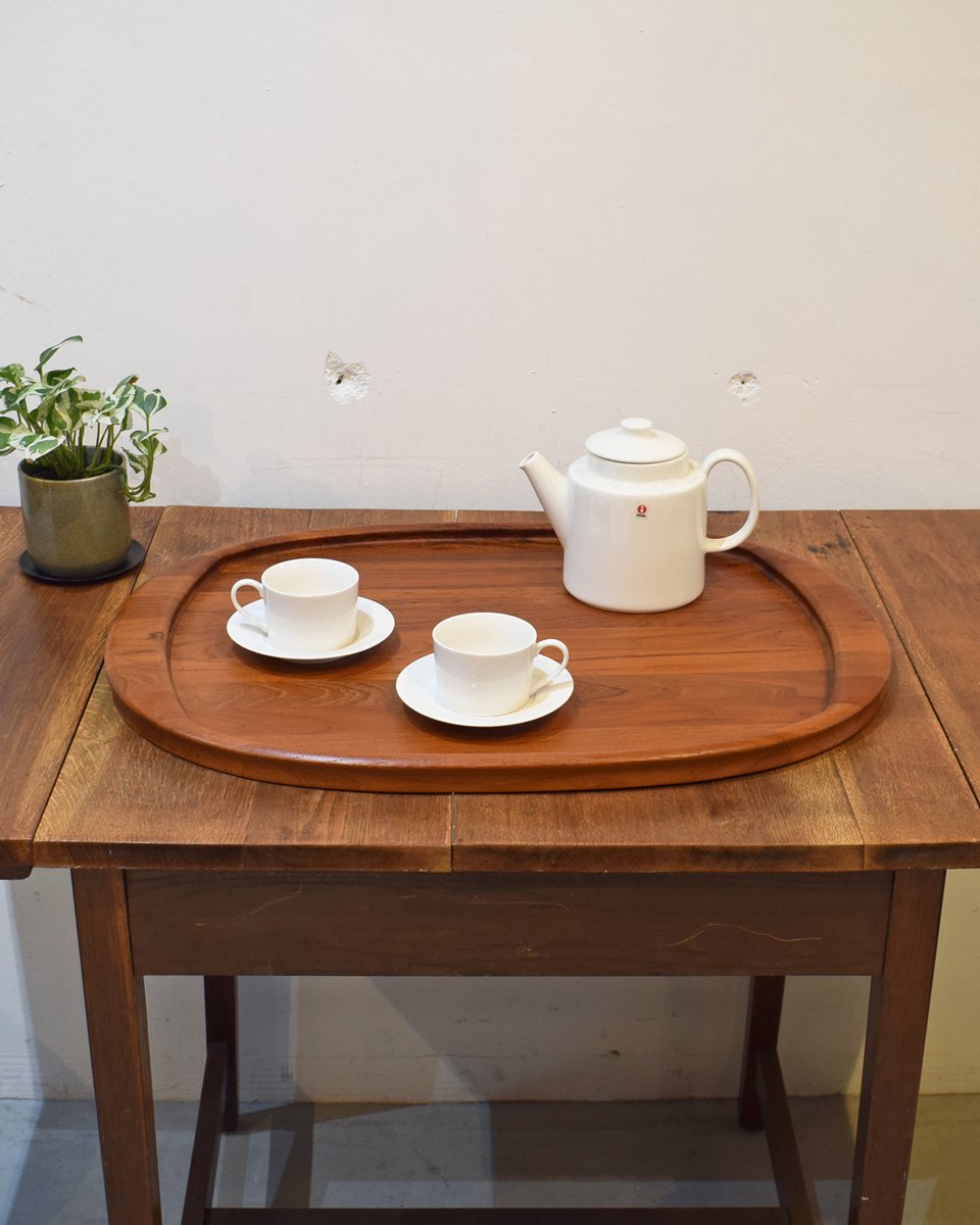 チークの優しい木目や温かみが感じられる、北欧ヴィンテージらしい