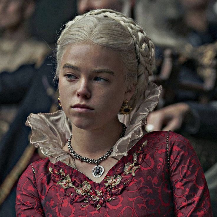 royalhoe2's tweet photo. when I remember that the realm declared rhaenyra “the realm’s delight” when she was young…and then quickly called her “rhaenyra the cruel”…all because she was fighting back what was rightfully hers, all while grieving the death of her children https://t.co/PxxEpDEbVb