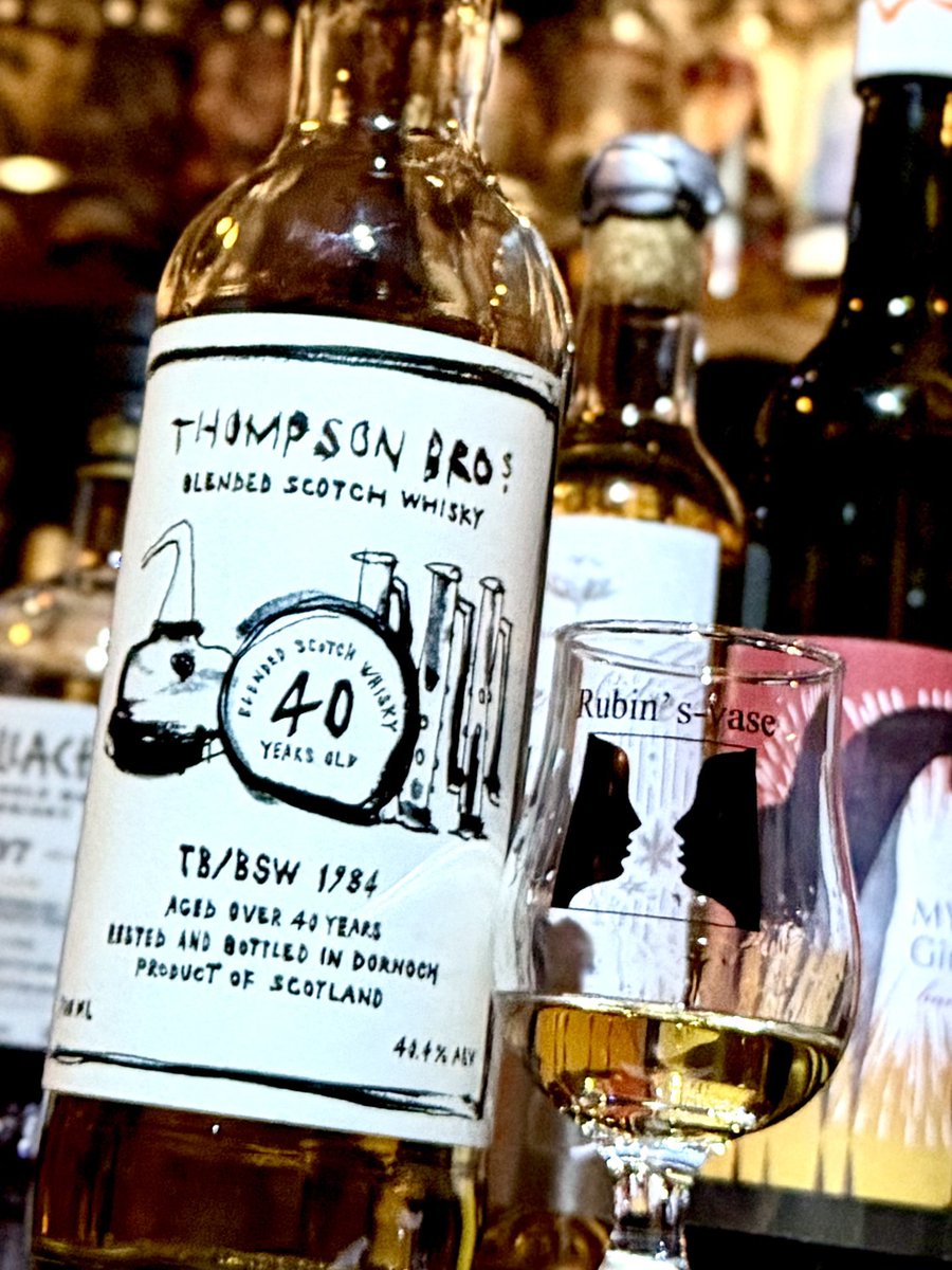 このボトルの香味も ボウモアのパフューム疑惑✨😎 ○ PST blended