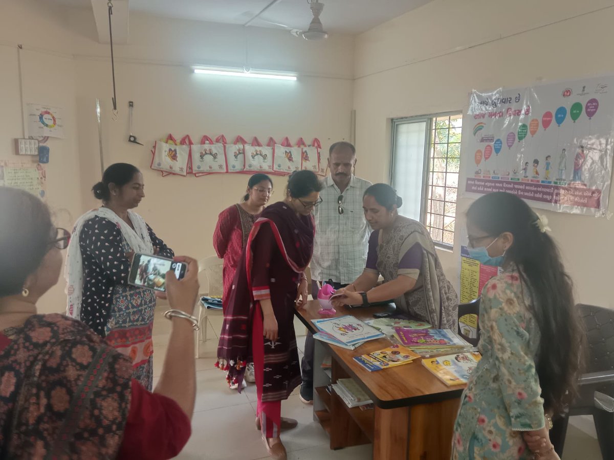 📍 નીતિ આયોગના માનનીય ડેપ્યૂટી સેક્રેટરી શ્રીએ લખપતની મુલાકાત લઈ 'સંપૂર્ણતા અભિયાન 2.0'ની પ્રગતિ ચકાસી.ICDS યોજનાનું વિસ્તૃત રિવ્યુ કરવામાં આવ્યું.દોલતપર-૧ અને ધારેશી કેન્દ્રની મુલાકાત લઈ જમીની સ્થિતિનું નિરીક્ષણ કર્યું. #SampoornataAbhiyan #NITIAayog #Lakhpat #AspirationalBlock