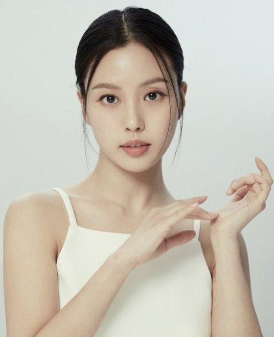 #LeeSangYi to play the male lead in upcoming movie 'Moral Family' starring #GoMinSi!

Synopsis : "Moral Family" is a hilarious survival story about four siblings, each with their own unique personalities, styles, and secrets. It depicts the events that unfold when their mother,