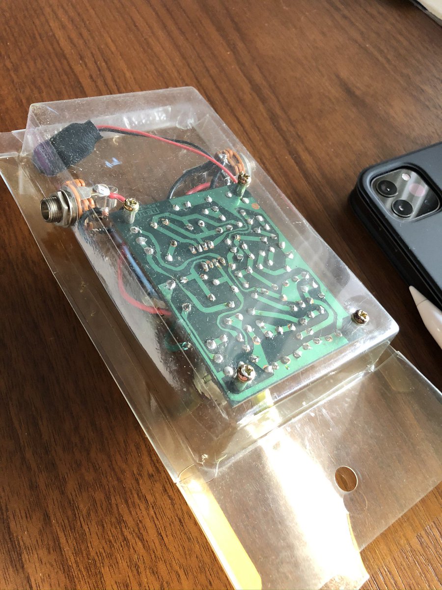 ARG_0531's tweet image. 昔初期bandの時に初めて買ったARIAの初心者bassのパワーを補うために、これを咬ましてライブに臨んでたなあ♪
手作りcompressor。しかもキットが入ってたケースをそのまま使っててめちゃ恥ずかしかったが…💦

３枚目は２台目のベース  (10th ANNVERSARY ‘92 モデル)

#basseffect  #Warwick