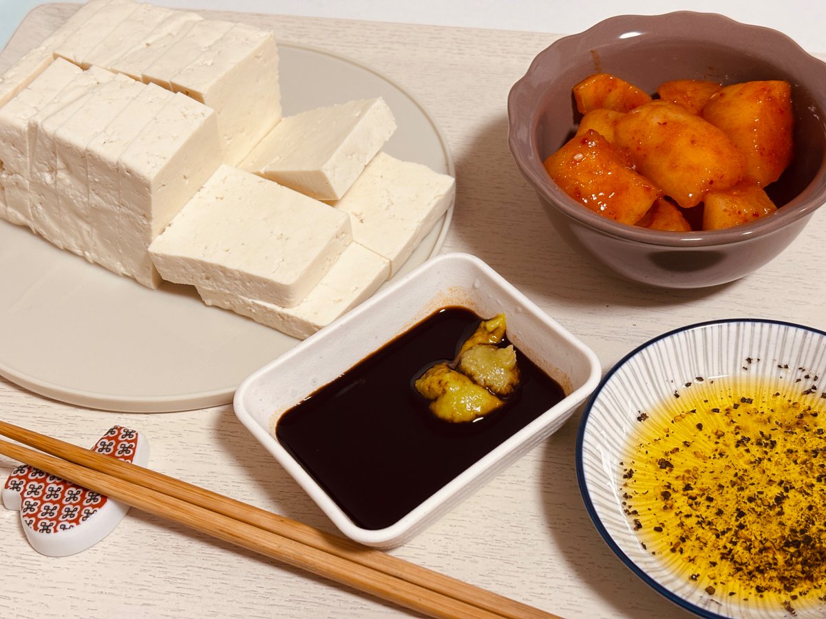 堅豆腐っていうスーパーとかでも売ってるしっかりしてる豆腐があるん