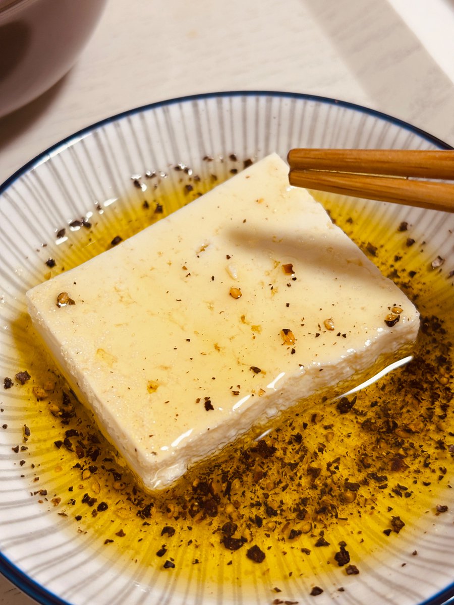 堅豆腐っていうスーパーとかでも売ってるしっかりしてる豆腐があるん