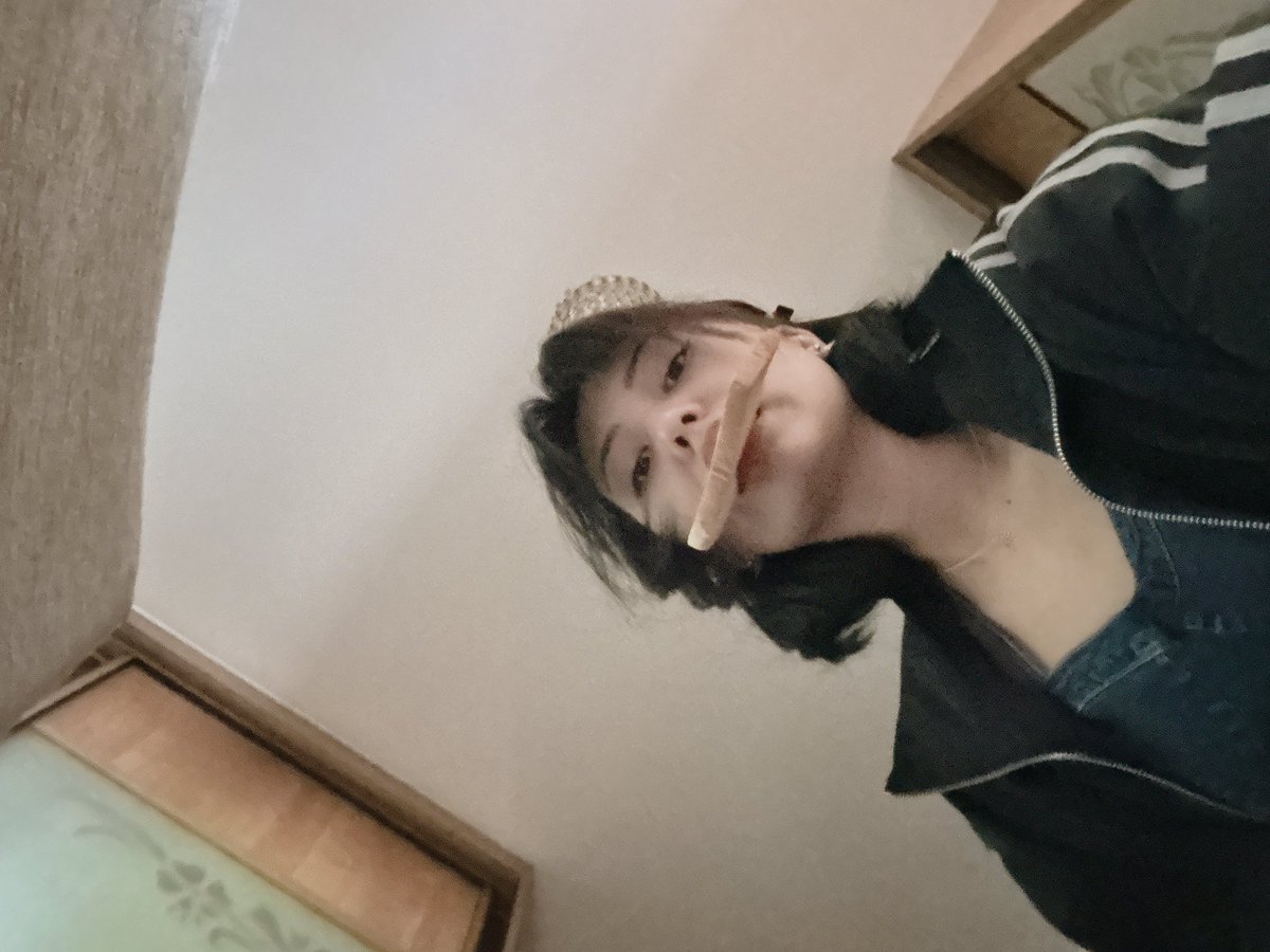 zzaebalsya's tweet photo. Вы упали, девочки https://t.co/xcj18jEX8O