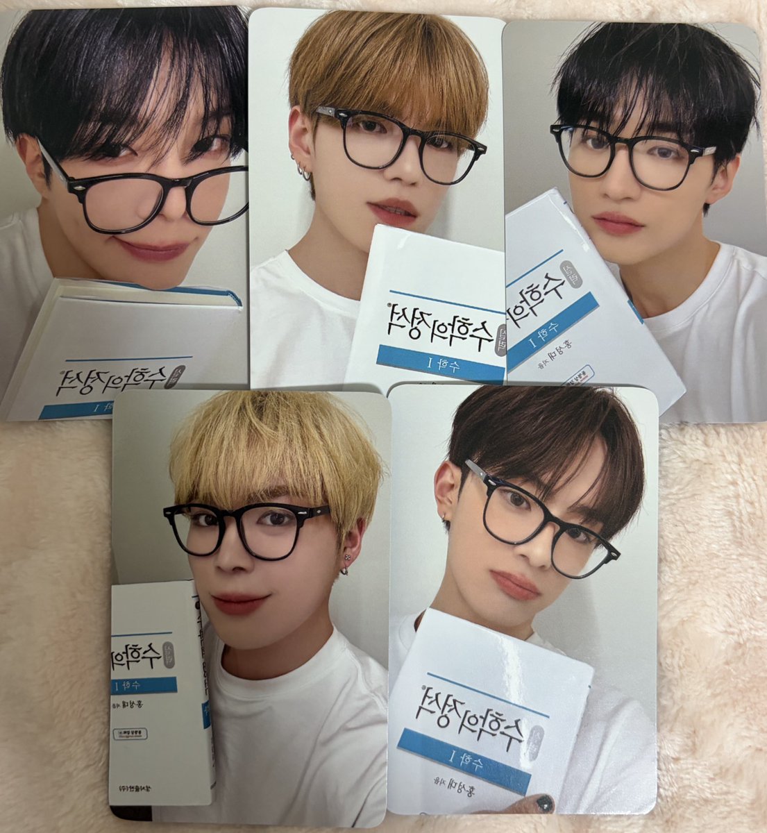 slq0123's tweet photo. VERIVERY 4th アルバム Lost and Found 共同購入 特典 トレカ ベリベリ交換 代行

譲 Starlike ライダーver
Everline 学ランver / 数学ver / BeReal ver

求 買取 

❌Starlikeカンミン
リプかDMまでご連絡ください！ https://t.co/Vmh4SABENr