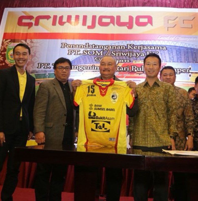 Turut berduka cita atas meninggalnya Bapak Alex Noerdin, mantan Pembina Sriwijaya FC.

Publik sepakbola SUMSEL tidak bisa melupakan jasanya yang telah menghadirkan:
- 2 Juara ISL,
- 3 Juara Piala Indonesia,
- 1 Juara Indonesian ComMUnity Shield,
- 2 Juara Int*r Island Cup