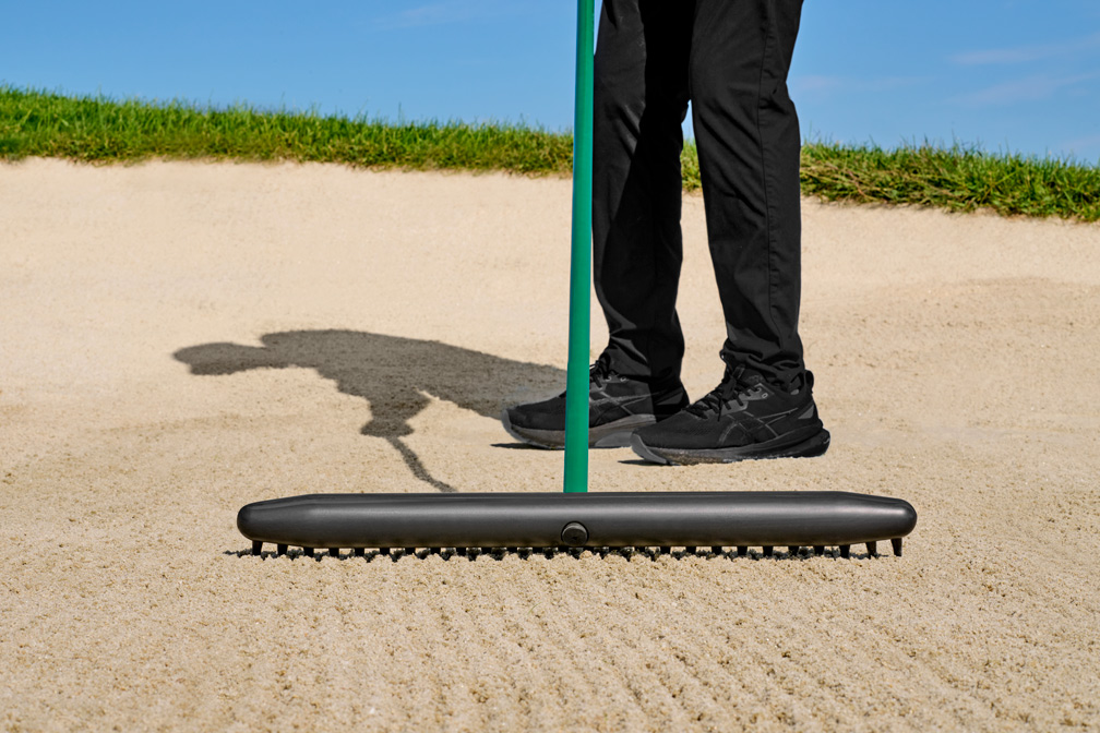 In addition to performing its job, a bunker rake must stand up to the elements and wear and tear of daily play. With Par Aide’s proven and trusted line of AccuForm bunker rakes, you can be assured of quality with each product, and designs that promise a positive interaction.