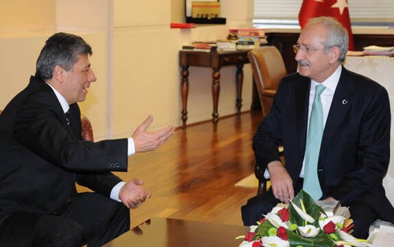 "Arpa tanesi kadar vicdanı olan bir insan Ekrem İmamoğlu'nu yalnız bırakamaz." demiş Mustafa Balbay

E, Mustafa abi, sen dahil arpa tanesi kadar vefa göstermediniz Kemal beye,

Vicdan desen, hak getire..

Seni, Ergenekon Davası'ndan tutukluyken milletvekili yaptı, içeriden