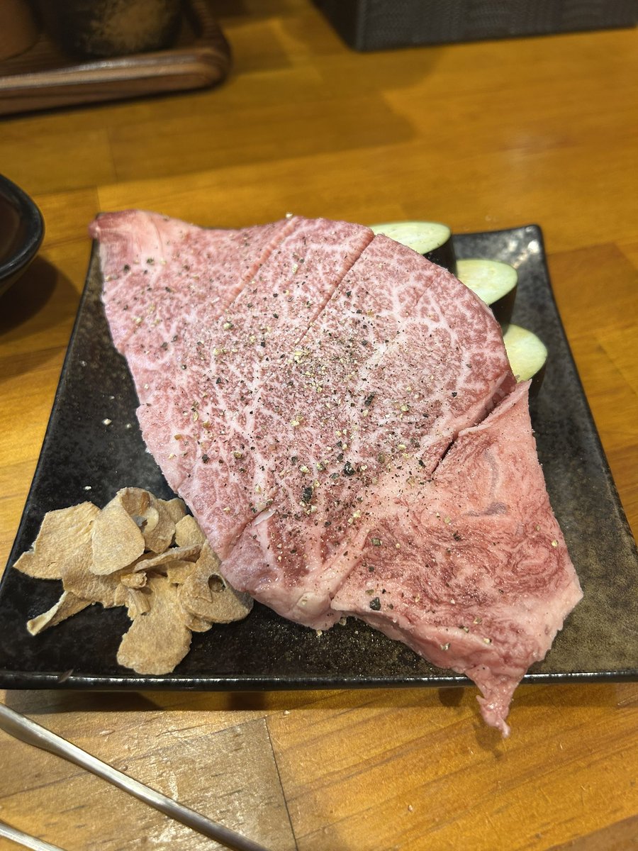 chikidayooooo's tweet photo. もぉ🐂
しょうがないなぁ😗
網だけじゃ満足できないんだろ？
ほれほれ！
肉やで肉🍖 https://t.co/xfX1hCTjfV