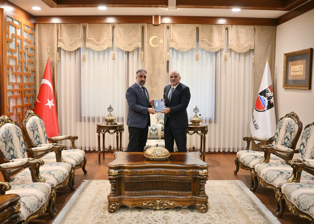 Rektörümüz Prof. Dr. İbrahim Özcoşar, Diyarbakır Valisi Sayın Murat Zorluoğlu'nu makamında ziyaret etti.

Görüşme kapsamında, Rektörümüz Prof. Dr. İbrahim Özcoşar “Kudüs ve Filistin Dersleri” adlı kitabı Sayın Murat Zorluoğlu’na takdim etti.

Nazik kabulleri için teşekkür ederiz.