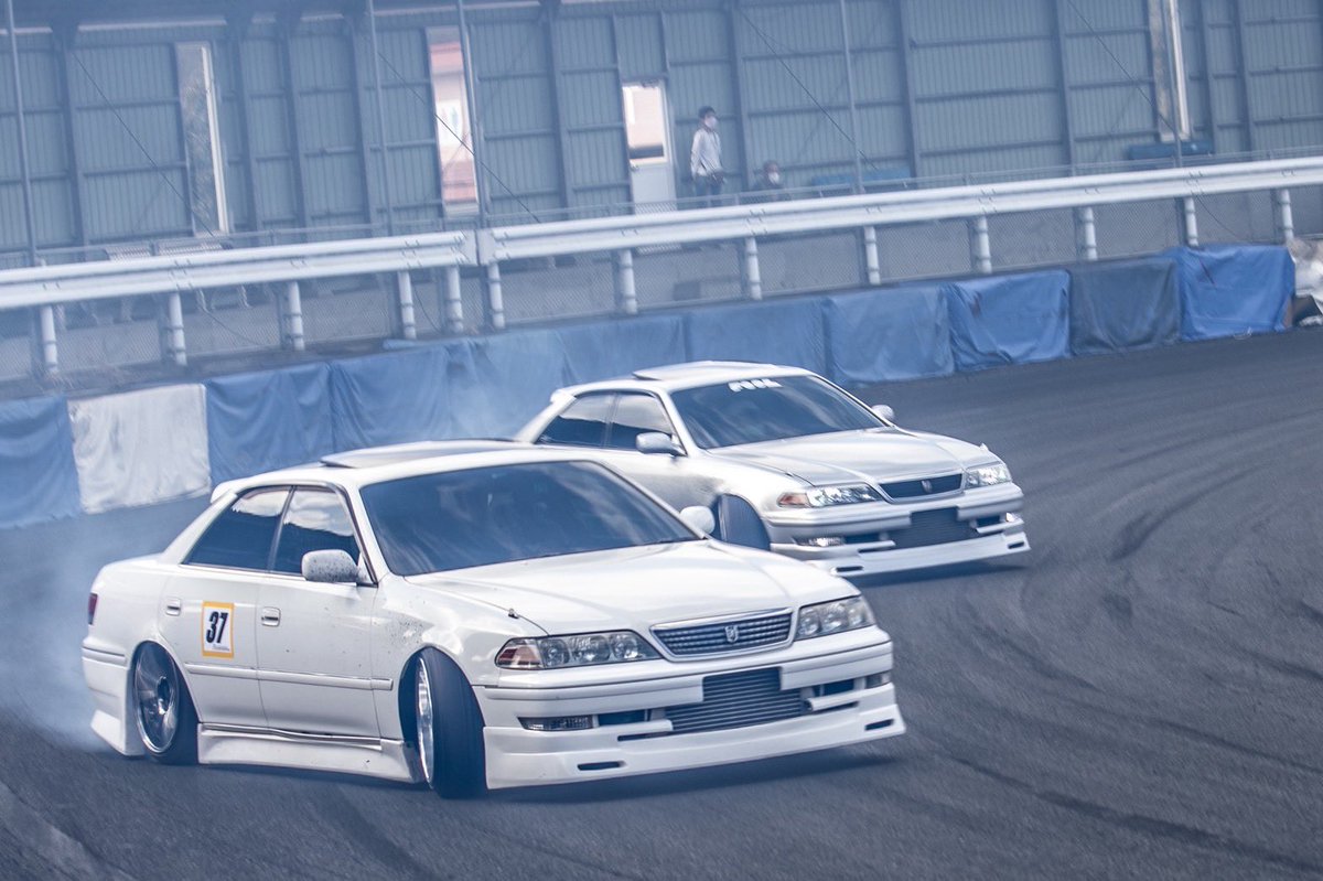 でおん tweet media