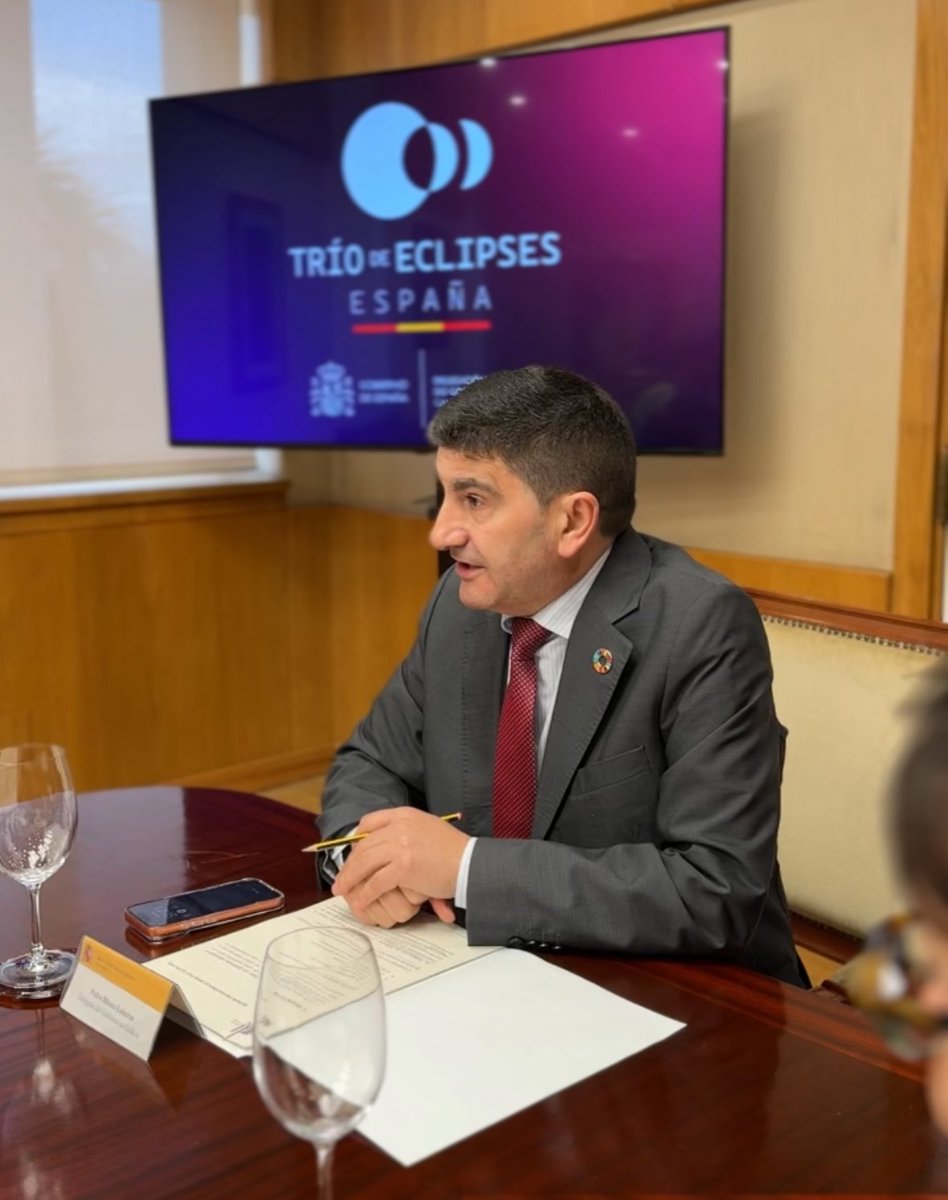 DelegGobGAL's tweet image. 🌞@blancolobeiras vén de presidir unha reunión de coordinación cos organismos da #AGE implicados no operativo da #Eclipse do 12 de agosto

🗣️ “Estamos preparados para que Galicia viva este momento histórico sen sobresaltos e con todas as garantías para a poboación e o territorio”