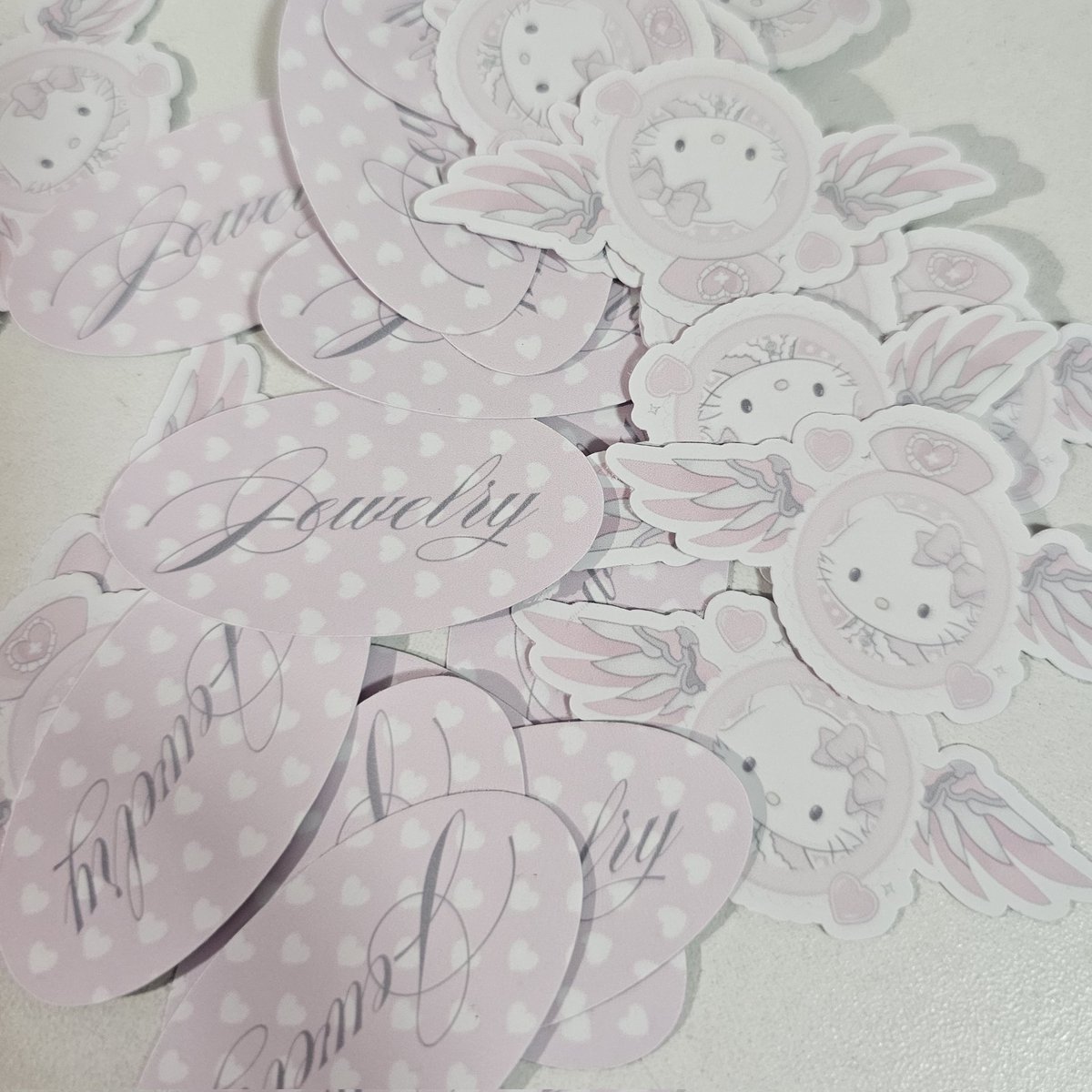 💜⋆｡🪻 𓂃สติ๊กเกอร์ไดคัท 100%🫧 🎠 

• ขนาดไม่เกิน 5 ซม. ชิ้นละ 1 บาท• 
ขนาดไม่เกิน 10 ซม. ชิ้นละ 2 บาท•
 เคลือบกลิตเตอร์ / โฮโล +1 บาทต่อชิ้น

✔ ไม่มีขั้นต่ำ✔ สั่งผลิตได้ คละลายได้

ทักมาสอบถามหรือสั่งผลิตได้เลยค่ะ 📦💬

#รับทําgiveaway 
#รับทําgiveaway 
#รับทำสติ๊กเกอร์