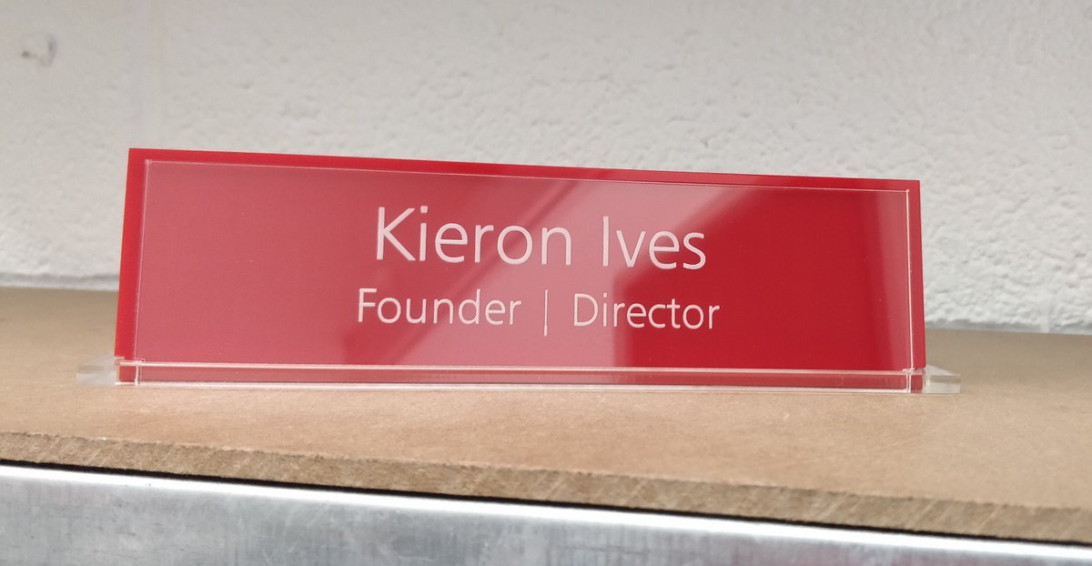 twapanian's tweet image. Sleek and Stylish Personalised Signage 210mm x 60mm Acrylic Desk Name Plate laservinylarts.etsy.com/listing/505019…
 #DeskNameSign #DeskNamePlate