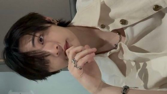 aug10st's tweet image. 