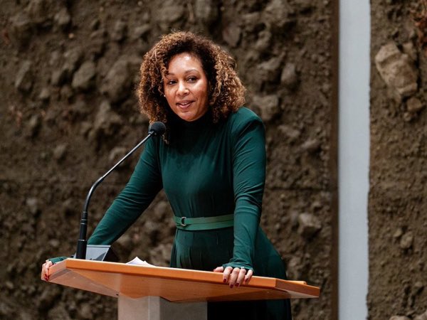 Bij D66 is het nog steeds mogelijk je omhoog te neuken. Het bewijs is weer geleverd.